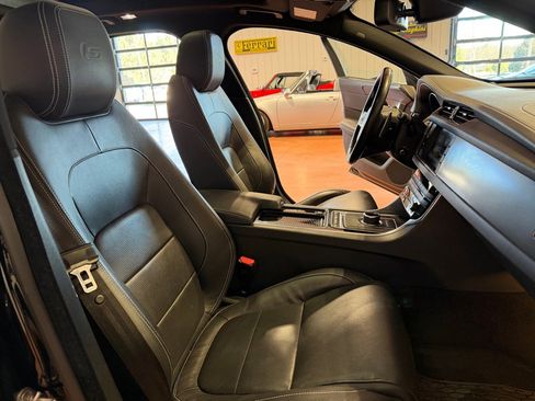 Used 2018 Jaguar XF S image 24