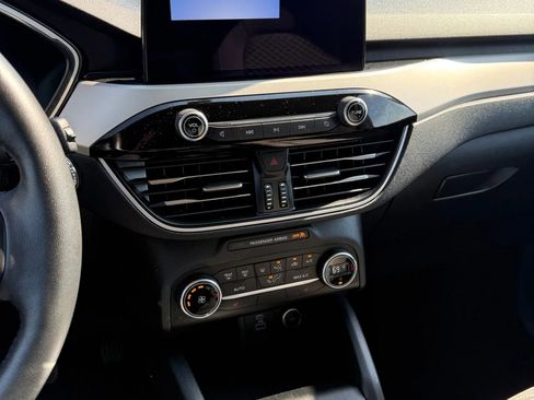 Used 2020 Ford Escape SE Sport image 19
