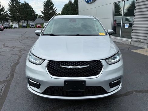 Used 2023 Chrysler Pacifica Touring-L AWD/4WD image 10
