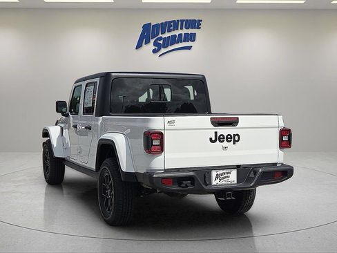 Used 2024 Jeep Gladiator Sport AWD/4WD image 5