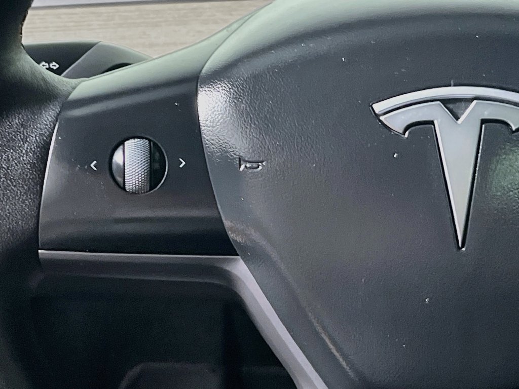 Used 2024 Tesla Model Y Long Range AWD/4WD image 16