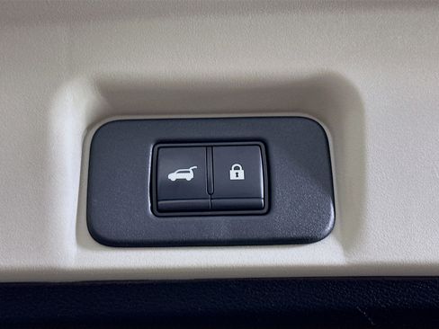 Used 2023 Nissan Ariya FWD image 29