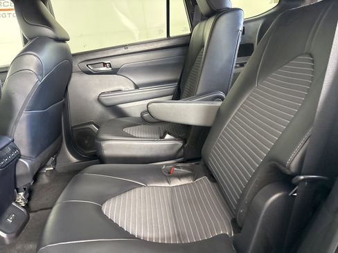 Used 2025 Toyota Highlander XSE AWD/4WD image 23