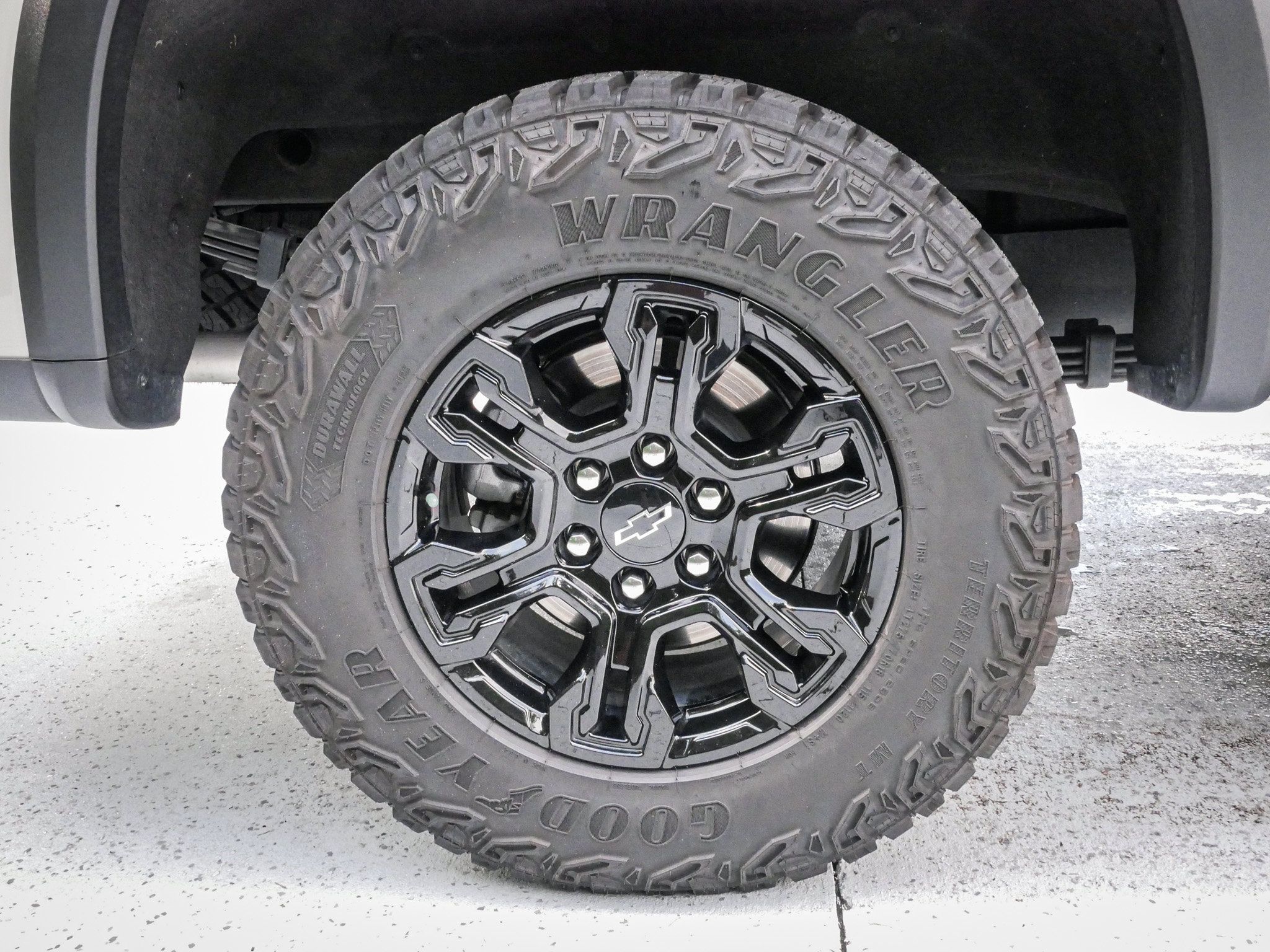 Used 2026 Chevrolet Silverado 1500 ZR2 w/ Dark Appearance Package AWD/4WD image 13