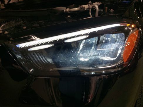 Used 2024 Mercedes-Benz GLE 450e 4MATIC image 33