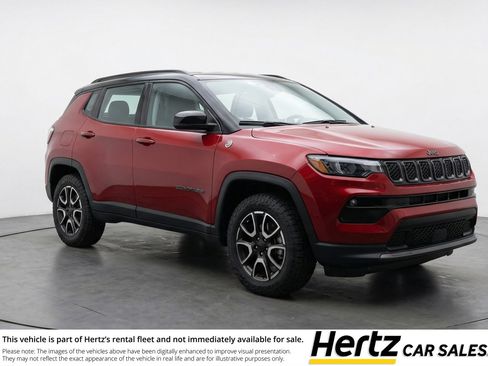 Used 2025 Jeep Compass Trailhawk AWD/4WD image 1