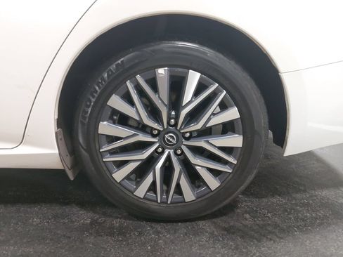 Used 2025 Nissan Altima 2.5 SV FWD image 33