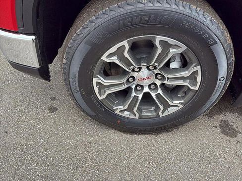 Used 2026 GMC Sierra 1500 SLE w/ Preferred Package image 3