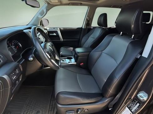 Used 2016 Toyota 4Runner SR5 Premium image 18