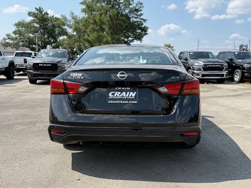 Used 2024 Nissan Altima 2.5 SV FWD image 6