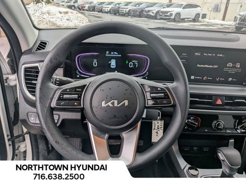 Used 2024 Kia Seltos LX image 8