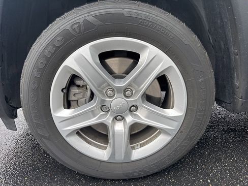 Used 2023 Jeep Compass Sport image 7