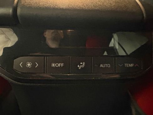 Used 2022 Toyota Highlander XSE AWD/4WD image 25