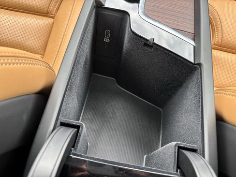 Certified 2023 Volvo XC60 B6 Ultimate w/ Protection Package Premier AWD/4WD image 11