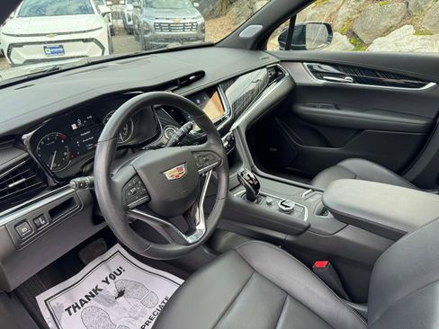 Used 2024 Cadillac XT6 Premium Luxury AWD/4WD image 15