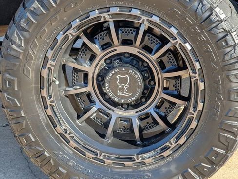 Used 2022 Chevrolet Silverado 2500 LTZ w/ LTZ Premium Texas Edition image 9