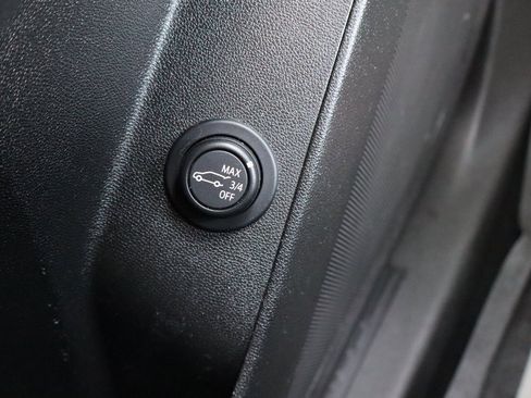 Used 2022 Chevrolet Equinox RS w/ Infotainment Package image 28