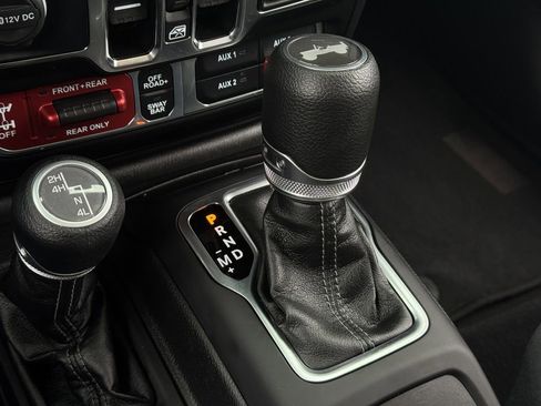 Used 2025 Jeep Wrangler Unlimited Rubicon AWD/4WD image 18