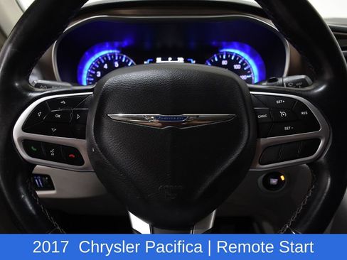 Used 2017 Chrysler Pacifica Touring-L FWD image 11