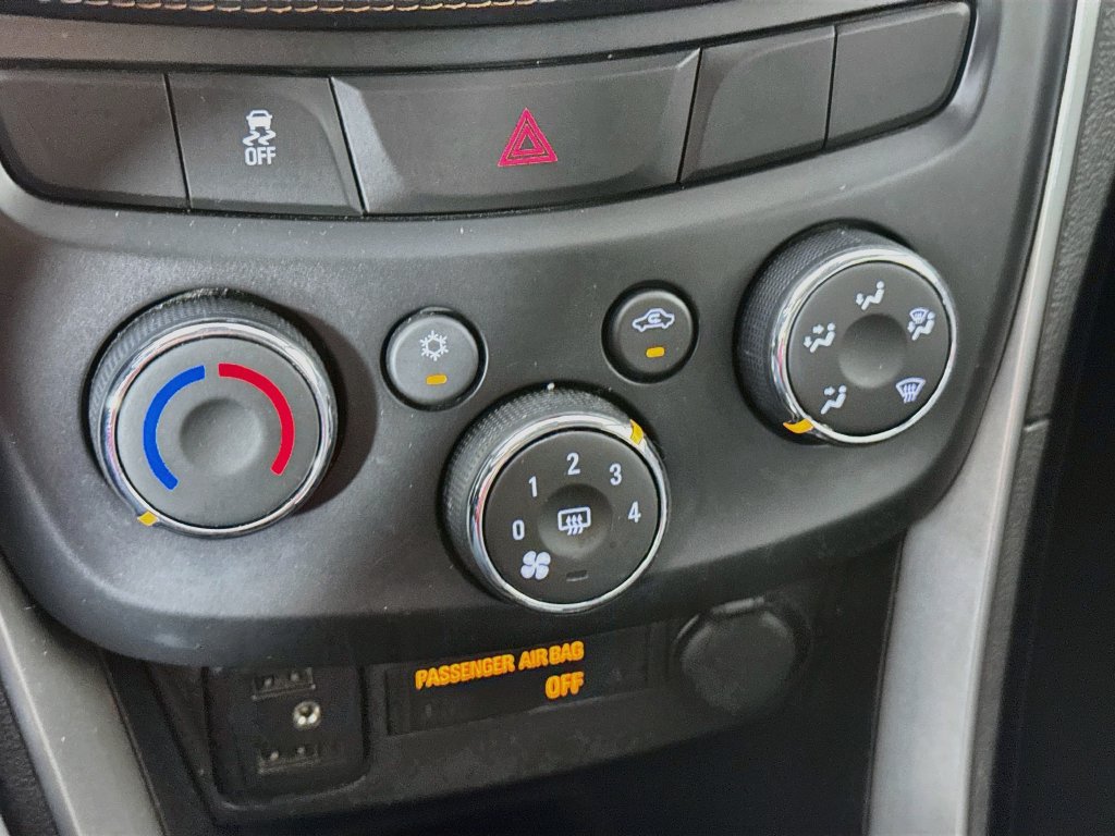 Used 2018 Chevrolet Trax LT w/ LT Convenience Package FWD image 18