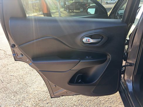 Used 2022 Jeep Cherokee Trailhawk w/ Premium Leather Package image 13