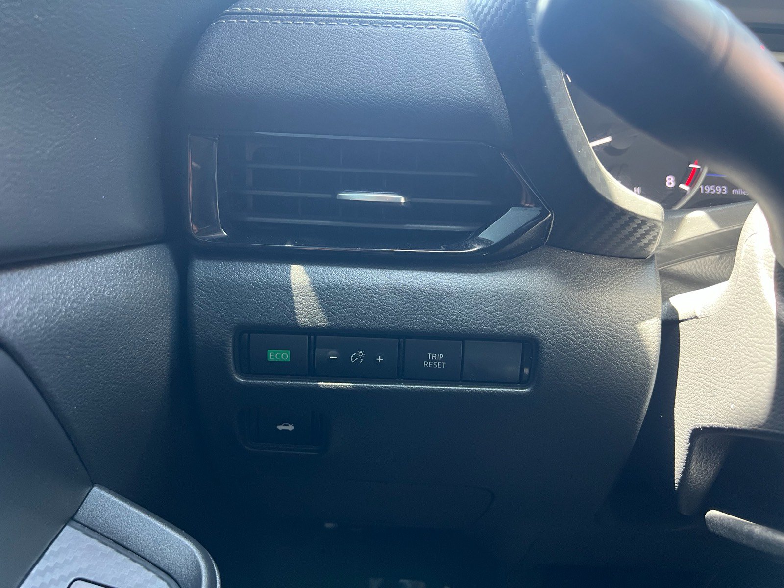 Used 2025 Nissan Sentra SV FWD image 18