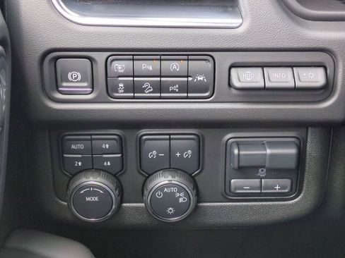 Used 2024 Chevrolet Suburban High Country w/ Advanced Technology Package AWD/4WD image 21
