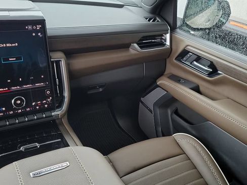 Used 2025 GMC Yukon Denali Ultimate AWD/4WD image 28
