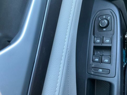 New 2025 Volkswagen Taos SEL image 22