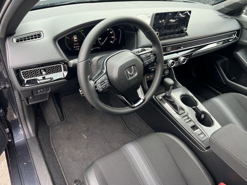 Used 2025 Honda Civic Sport image 13