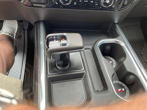 Used 2025 Chevrolet Silverado 1500 LTZ AWD/4WD image 19