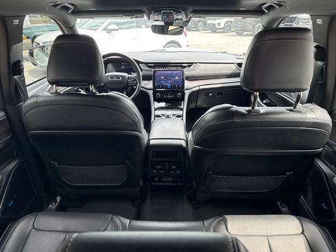 Used 2022 Jeep Grand Cherokee Overland AWD/4WD image 24