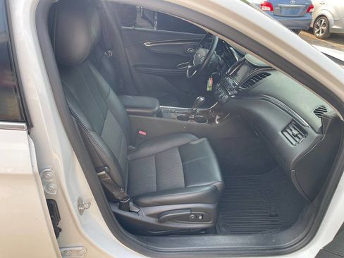 Used 2014 Chevrolet Impala LT w/ Convenience Package image 17