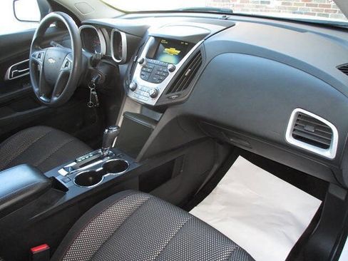Used 2017 Chevrolet Equinox LS AWD/4WD image 23