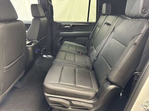 Certified 2025 Chevrolet Suburban LT AWD/4WD image 12