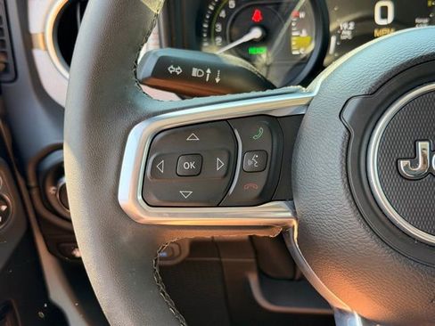 Used 2025 Jeep Wrangler Unlimited Sahara AWD/4WD image 23