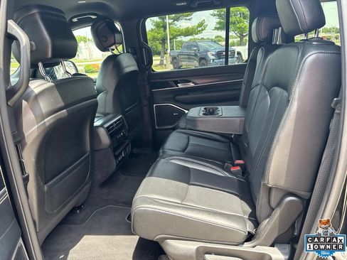 Used 2024 Jeep Wagoneer L Series II w/ Flexible Seating Group AWD/4WD image 42