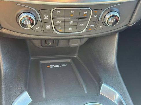 Used 2023 Chevrolet Traverse LT AWD/4WD image 35
