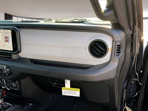 New 2025 Jeep Gladiator Sport AWD/4WD image 24