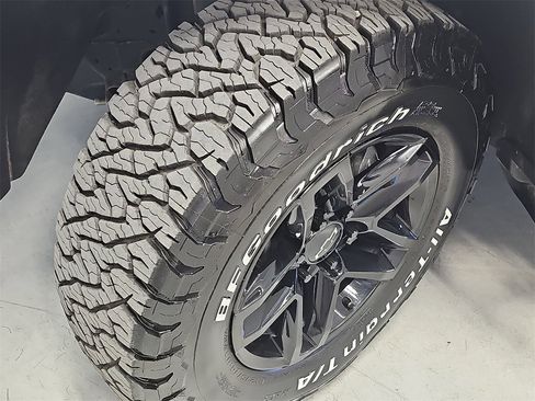 Used 2021 Chevrolet Silverado 1500 LT Trail Boss w/ Convenience Package II image 31