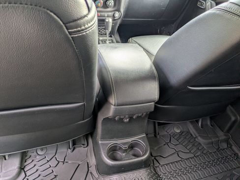 Used 2018 Jeep Wrangler Unlimited Sport AWD/4WD image 28