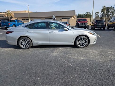 Used 2021 Lexus ES 300h w/ Premium Package image 3