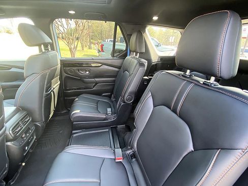 Used 2025 Honda Pilot TrailSport image 12