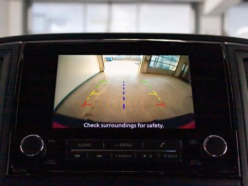 Used 2024 Nissan Titan SV w/ SV Convenience Package image 16