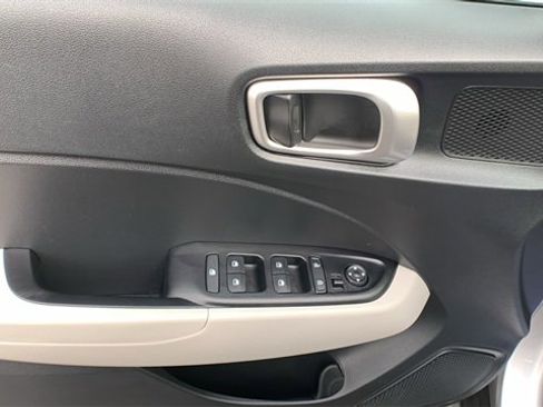 Certified 2023 Hyundai Venue SEL image 10