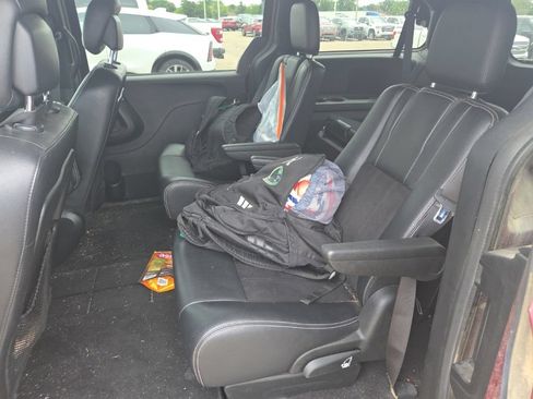 Used 2018 Dodge Grand Caravan SXT w/ Blacktop Package FWD image 9