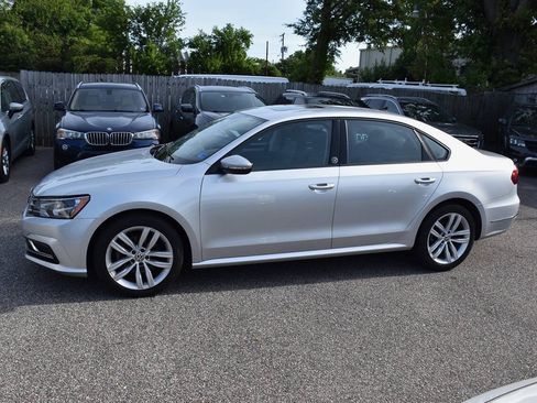 Used 2019 Volkswagen Passat 2.0T Wolfsburg w/ Wheels & Sunroof Package FWD image 2