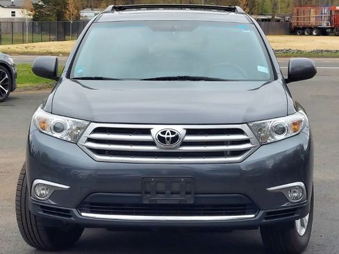 Used 2012 Toyota Highlander SE w/ Tow Pkg image 2
