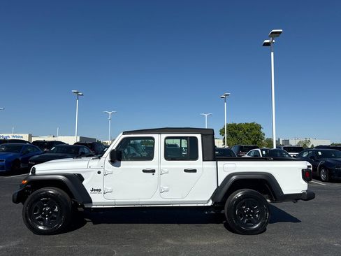 Used 2025 Jeep Gladiator Sport AWD/4WD image 6