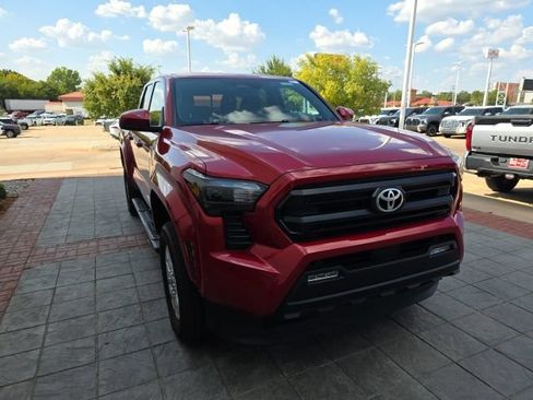 Used 2025 Toyota Tacoma SR5 w/ SR5 Upgrade Package AWD/4WD image 11